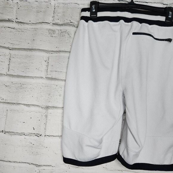 CSG. Mid-Rise Solid Relaxed Fit Athletic Shorts White & Black Medium - Picture 6 of 12